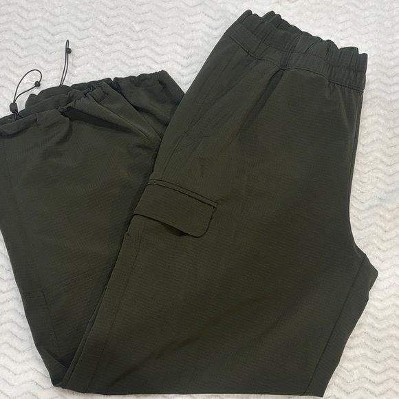 Athleta Pants - Athleta pull on Olive Green Cargo Pants